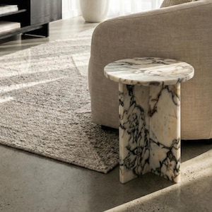 Mesa lateral em mármore Calacatta Viola, mesa de centro com pedestal em mármore de design personalizado, mesa de centro em mármore, mesa lateral em mármore feita à mão, mesa com pedestal em mármore