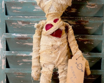 Primitive Mummy with Heart – Rustic Halloween Wall Hanging, Spooky Shelf Sitter