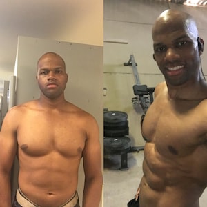 Może przedstawiać: Zdjęcia przed i po mężczyzny, pokazujące jego postępy w sprawności fizycznej. Pierwsze zdjęcie przedstawia mężczyznę o bardziej zaokrąglonej sylwetce. Drugie zdjęcie przedstawia mężczyznę o bardziej wyrzeźbionej sylwetce, z widocznymi mięśniami brzucha.