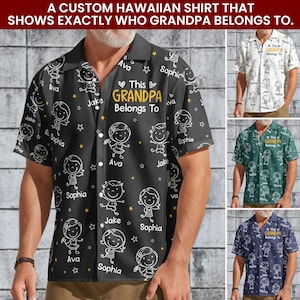 Peut inclure: Une chemise hawa&iuml;enne personnalis&eacute;e avec un fond noir, pr&eacute;sentant un motif r&eacute;p&eacute;t&eacute; de dessins d'enfants de dessins anim&eacute;s et de noms. La chemise porte le texte "This Grandpa Belongs To" au centre. D'autres chemises en blanc, vert et bleu marine sont &eacute;galement pr&eacute;sent&eacute;es.