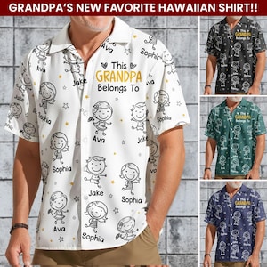 Peut inclure: Une chemise hawa&iuml;enne blanche avec un motif r&eacute;p&eacute;t&eacute; de dessins d'enfants de dessins anim&eacute;s et le texte "This Grandpa Belongs To". La chemise a des manches courtes et une fermeture boutonn&eacute;e. D'autres chemises en noir, vert et bleu marine sont &eacute;galement pr&eacute;sent&eacute;es.