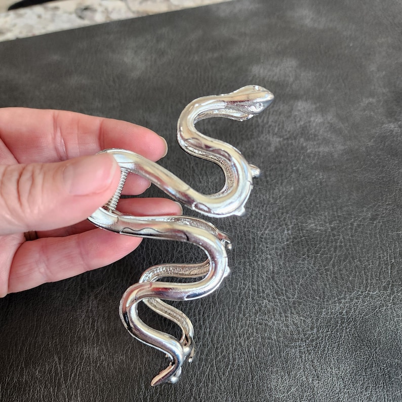 Metal Snake Hair Claw Clip: Punk Goth Serpent Grip Silver