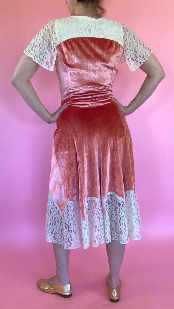 1970s Bus Stop Pink Coral Velvet Dress w/ Lace - image 4