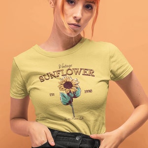 Classic Unisex Sunflower T-shirt, Retro 1990s Floral Design Classic Unisex Sunflower T-shirt, Retro 1990s Floral Design