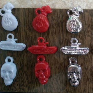 6pc lot Vintage Plastic Charms / Your Choice : SKULL, TANK or MONEYBAG / skulls tanks gumball vending charms, made in hong kong, nos image 3