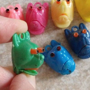 1pc Mechanical Dog Vintage Plastic Charm, COLOR CHOICE / made in Hong Kong / vtg gumball machine vending prize / pop out eyes + tongue
