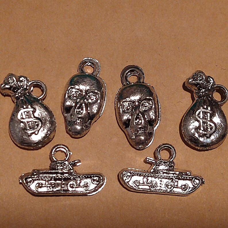 6pc lot Vintage Plastic Charms / Your Choice : SKULL, TANK or MONEYBAG / skulls tanks gumball vending charms, made in hong kong, nos 6pc SILVER COMBO