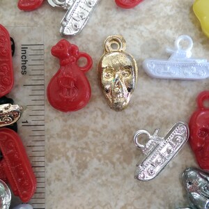 6pc lot Vintage Plastic Charms / Your Choice : SKULL, TANK or MONEYBAG / skulls tanks gumball vending charms, made in hong kong, nos image 2