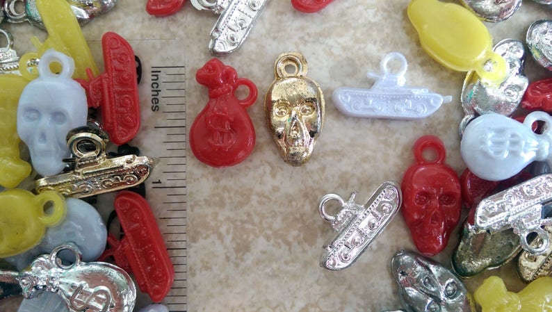 6pc lot Vintage Plastic Charms / Your Choice : SKULL, TANK or MONEYBAG / skulls tanks gumball vending charms, made in hong kong, nos image 2