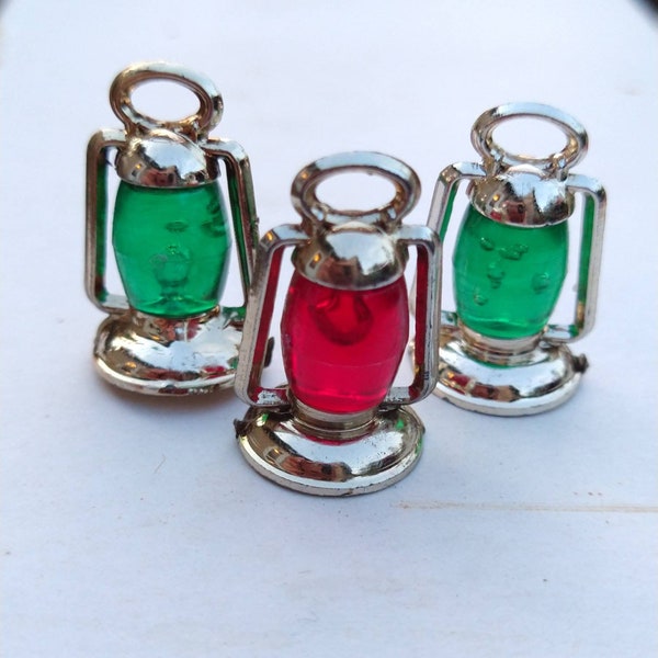 3pc STOP and GO Railroad Lantern Plastic Gumball Machine Vending Charms / new old stock / red + green