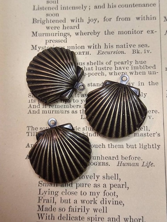 3pc SEASHELL Shell-shaped Locket Pendants Charms / memory lockets / souvenir charm pendant / bronze tone