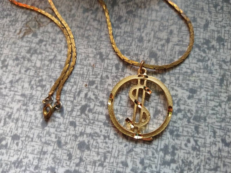 1970s DOLLAR Sign Medallion Vintage Necklace / Gold Tone / Costume