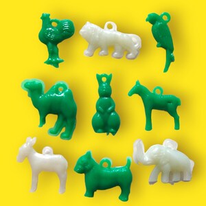 13pc ANIMAL VINTAGE Plastic CHARMS / Gumball Charm lot / Green and White Mix /donkey, horse, parrot, elephant, rooster, Scottie, Lion, more image 2