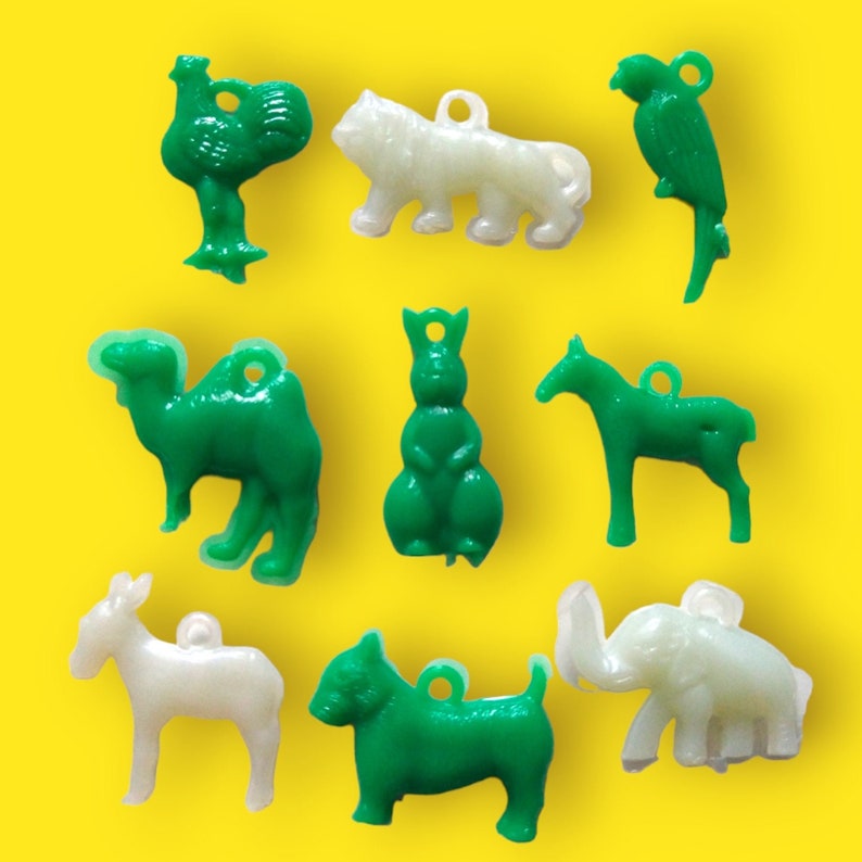 13pc ANIMAL VINTAGE Plastic CHARMS / Gumball Charm lot / Green and White Mix /donkey, horse, parrot, elephant, rooster, Scottie, Lion, more image 2