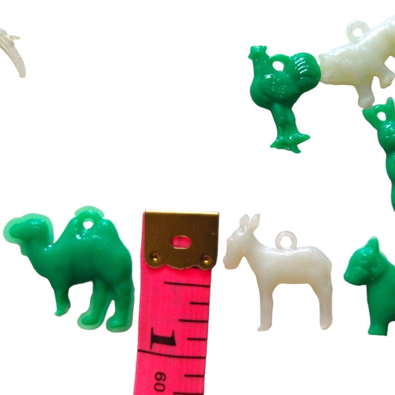 13pc ANIMAL VINTAGE Plastic CHARMS / Gumball Charm lot / Green and White Mix /donkey, horse, parrot, elephant, rooster, Scottie, Lion, more image 3