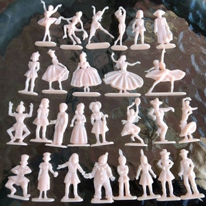 3pc Different Vintage Miniature Worldly Figures / Dolls of the World Toy Figures / Worldly People Dancers Culture / assorted colors!