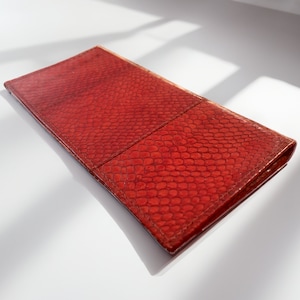 Cartera plegable alargada de piel auténtica de color salmón