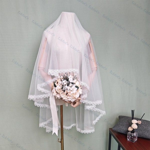 Classic Veil for Wedding,Drop Veil with Comb,,Vinatge Lace Veil,Floral Lace-edged Veil,Bridal Veil,Fingertip Veil,Ivory Veil Custom Length