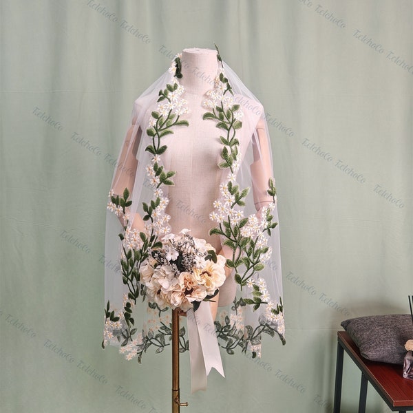 Summer Daisy Veil with Green Leaves,Floral Veil Wedding,Boho Wedding Veil,Unique Floral Lace Veil for Bride,Fingertip Veil Custom Length