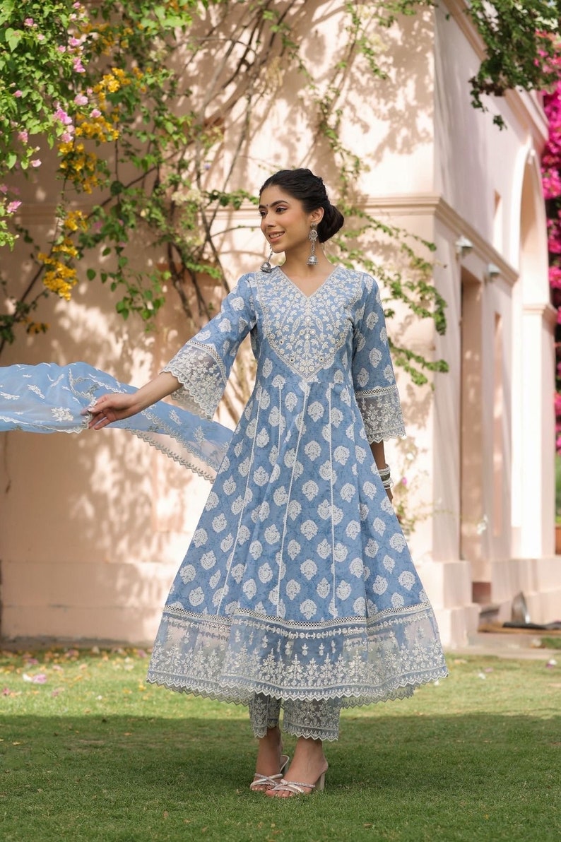 Heavy embroidery Anarkali suit zdjęcie 4