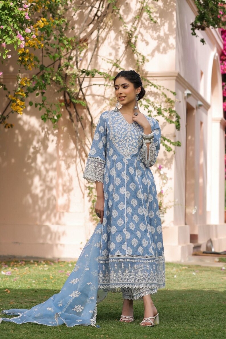 Heavy embroidery Anarkali suit zdjęcie 1