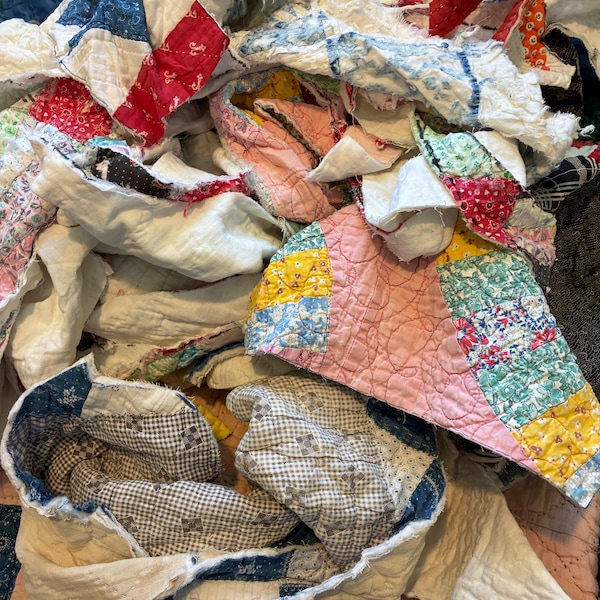 Paquete de retazos de colcha vintage de una libra – Piezas pequeñas de colcha antiguas cortadas con cortador – Bolsa sorpresa de tela primitiva
