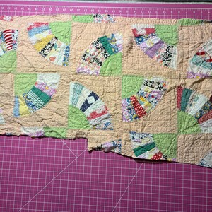 Beautiful "Fan" Quilt PIECE, Antique Quilt Piece, Hand Quilted, Vintage Cutter Quilt Piece, Great for Crafting