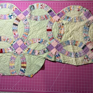 Beautiful "Double Wedding Ring" Quilt PIECE, Antique Quilt Piece, Hand Quilted, Vintage Cutter Quilt Piece, Great for Crafting