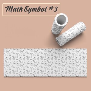 Puede incluir: Dos rodillos blancos texturizados con símbolos matemáticos y una hoja estampada a juego. Los rodillos son cilíndricos y presentan varias formas geométricas. La hoja muestra un patrón repetido de las mismas formas. El texto "Math Symbol #3" está en la esquina superior izquierda.