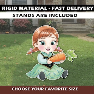 Pode incluir: Um recorte de desenho animado de uma menina com cabelo ruivo em um vestido verde segurando uma grande cenoura laranja. O texto na parte superior diz "RIGID MATERIAL - FAST DELIVERY STANDS ARE INCLUDED". O texto na parte inferior diz "CHOOSE YOUR FAVORITE SIZE".