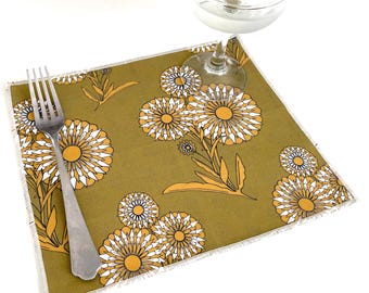 Stylized Floral Napkin Set