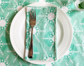 Retro Snowflake Dinner Napkin Set in mint