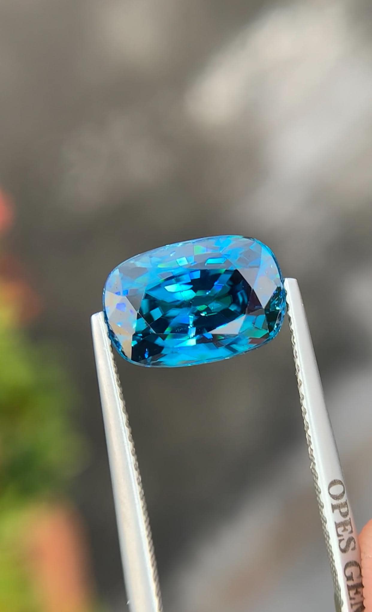 Zircone Bleue Naturelle – Taille Ovale – 2,58 Carats – Pierre Précieuse