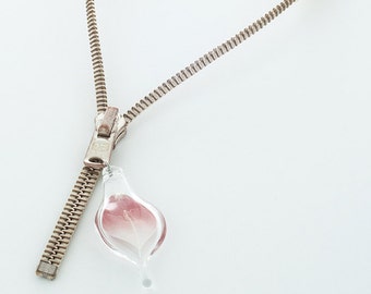 Cream/rose silv.zipper necklace w feather (Z1A)