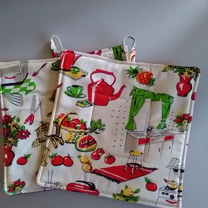 Pot Holders Set of 2 square quilted Fifties Kitchen, Retro Kitchen Appliances, Farmhouse, Country cooking baking trivet kitchen, oven