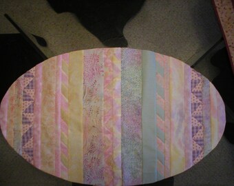 E-mönster löpare, bordslöpare, klänningshalsduk, quiltad, påskägg, påskdagen, säsongsbetonad, matsal, kökspåskhare, bordsdekoration