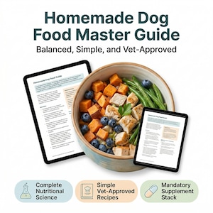 以下が含まれることがあります： 「Homemade Dog Food Master Guide」を宣伝する画像。ガイドの内容を表示する2つのタブレットと、サツマイモ、ブルーベリー、鶏肉、インゲン豆が入った犬用フードのボウルが写っています。このガイドは、バランスの取れた、シンプルで、獣医が承認したレシピを約束しています。