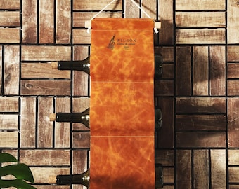 Personalisierte Leder Weinregal, individuelles Geschenk für Paare, Geburtstagsgeschenk, Housewarming Geschenk, Wandbehang Wein Display, Esszimmer Dekor