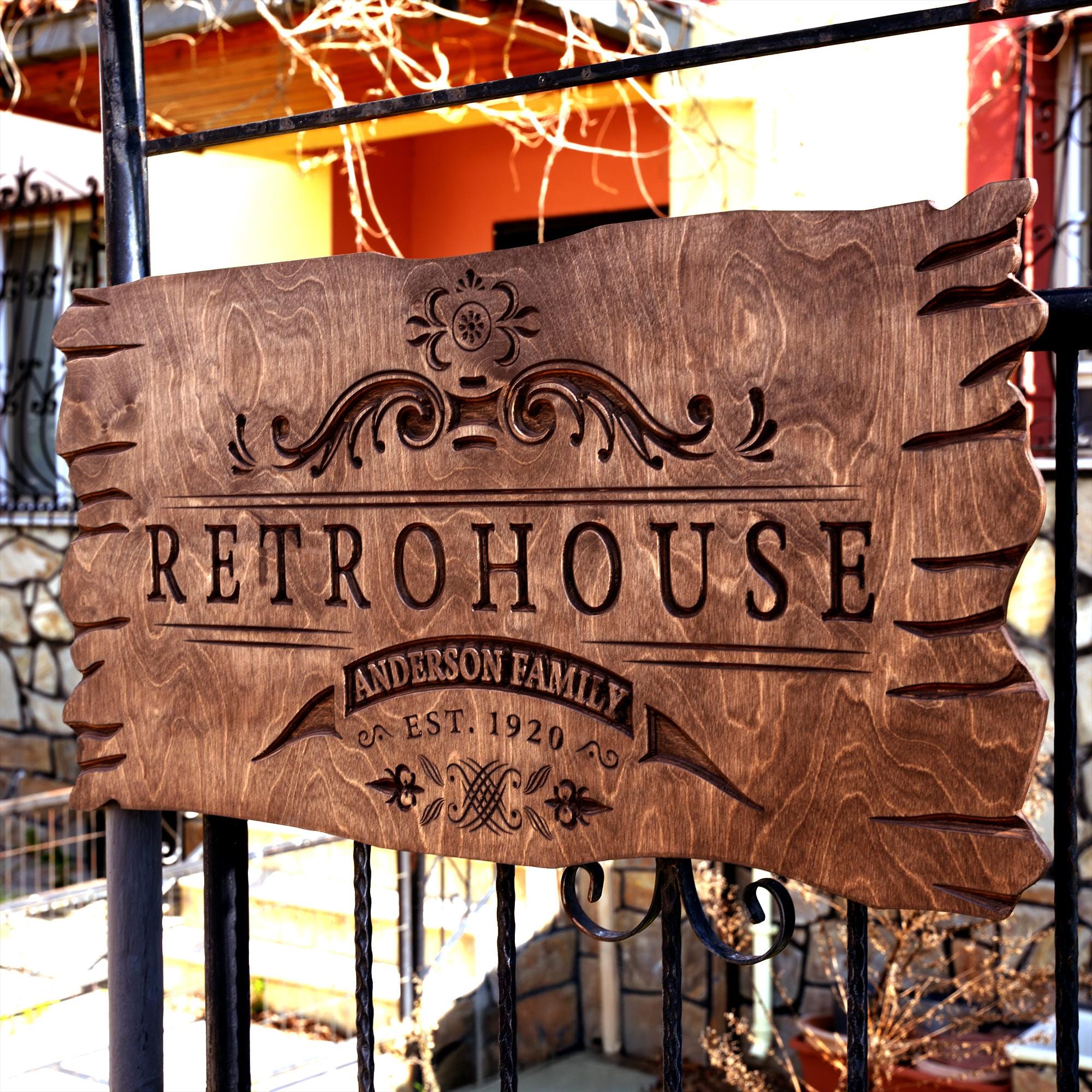 Custom Family Name Wooden Sign, Personalized Retro House Sign, Wood Last Name Sign, Outdoor Wall Decor, Cabin Decor, Custom Family Gift