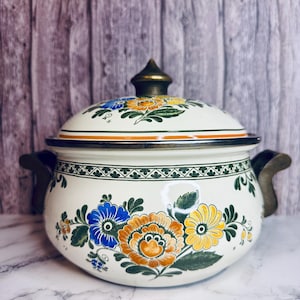 ASTA White Floral Enamelware Old Amsterdam Dutch Oven with Handles, 8.5” ~ ASTA Enamelware, durable, vintage enamel cookware, Dutch oven