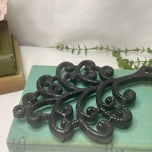 Vintage Wilton Cast Iron Trivet ~ Vintage cast iron, Wilton trivet, kitchenwares, large cast iron trivet, Wilton trivet for kitchen