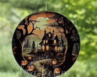 Scène de maison hantée d'Halloween avec décoration attrape-soleil en verre Jack-O-Lantern