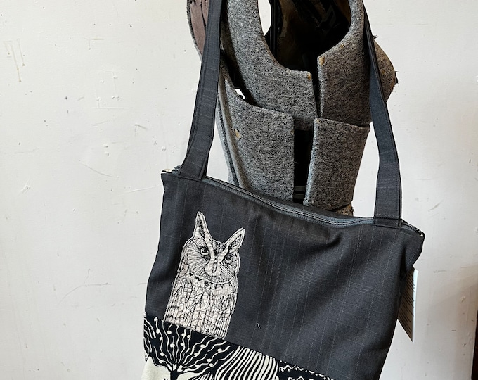 Long Ear  Owl Stitched Drawn Zipper Top Tote Bag