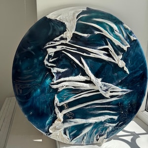 Round Resin Ocean Wall Art – Epoxy Wave Painting on Wood – Coastal Beach Home Decor – Handmade Nautical Seascape Artwork