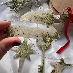 Set harsornamenten – handgemaakt kerstboomdecor | Epoxy glitter geschenkdoos voor de feestdagen
