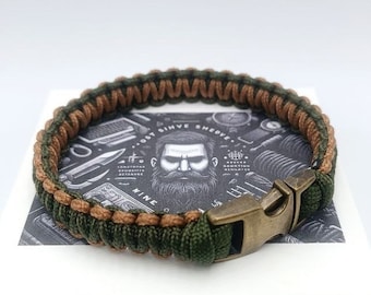Pulseira masculina artesanal em paracord verde militar – Corda resistente e ajustável.