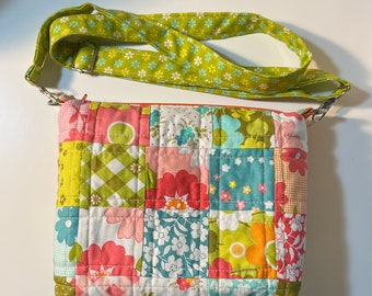 SAMPLE * Patchwork quilted crossbody bag.  Moda “Flower power” green and pink!