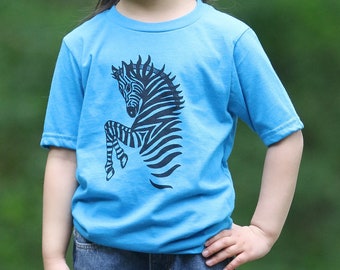 キッズ ゼブラプリント Tシャツ | ターコイズブルー サファリ Tシャツ