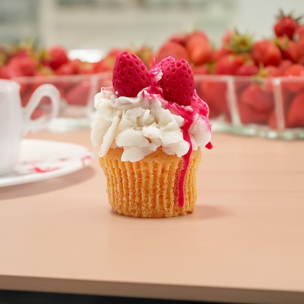 bougie gourmande en forme de cupcake à la fraise