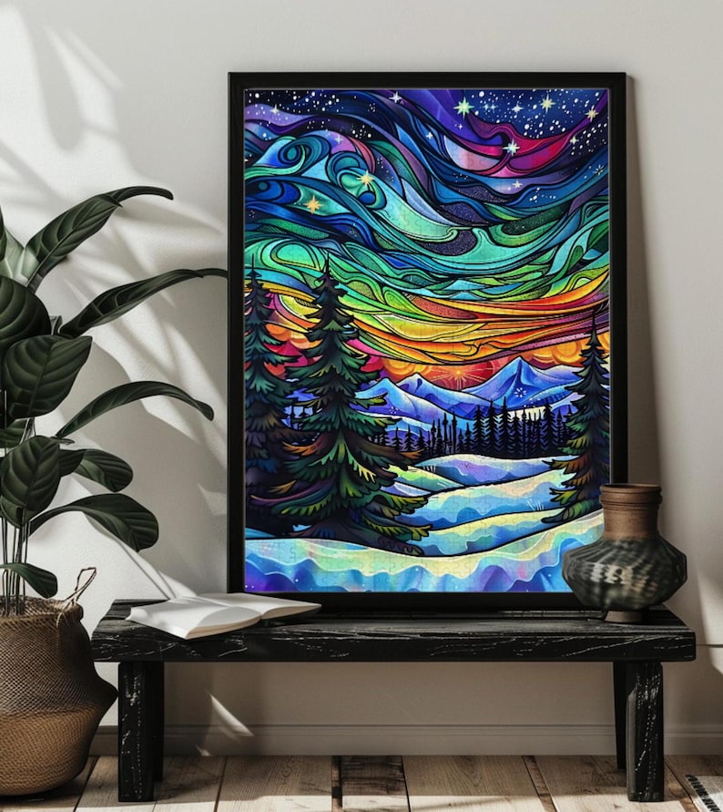 K&ouml;nnte beinhalten: Ein farbenfrohes abstraktes Gem&auml;lde einer Winterlandschaft mit Sternenhimmel, Bergen und Kiefern. Der Himmel ist ein lebendiger Mix aus Blau, Gr&uuml;n, Lila und Orange mit wirbelnden Linien und Sternen. Die Berge sind dunkelblau und die B&auml;ume dunkelgr&uuml;n. Der Schnee ist hellblau und wei&szlig;.